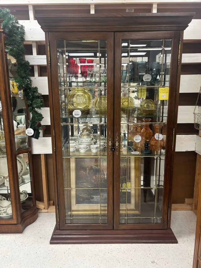 Beautifully lighted Pulaski display cabinet. With 2 front doors that provide a wide opening for easy access. Perfect for any room in your house! Entryway, dining area or bedroom! Come and check it out!!
