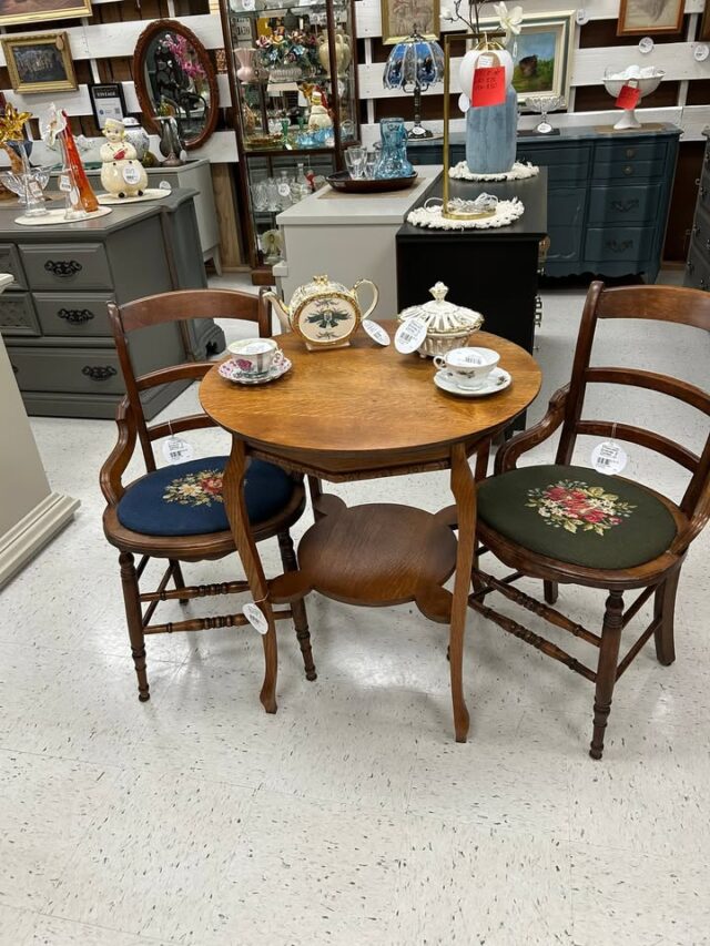 Antique table and chairs from the early 1800!!!! (Chairs and table sold separately)  
Only 2 owners 😍
Ready to view and purchase at Everyday Vintage 3 Strands Vintage Antique Mall